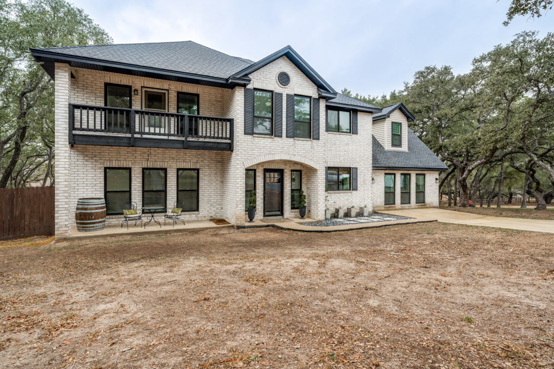 322 Dublin Cir, Floresville, TX 78114
